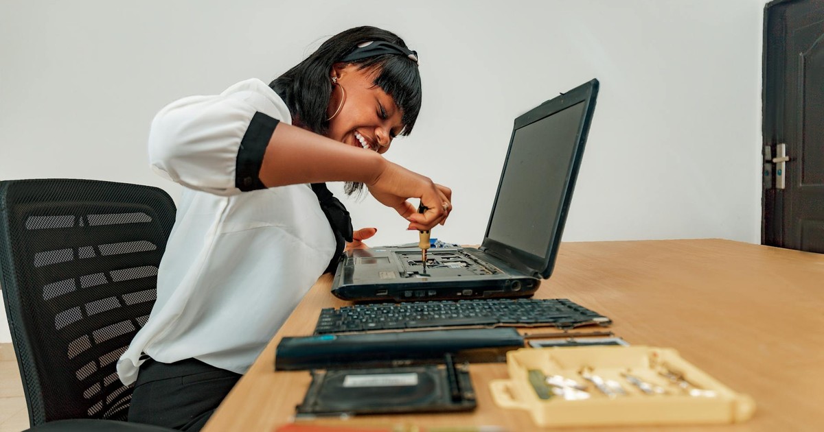 PIRG Report Slams Apple and Lenovo for Poor Laptop Repairability Scores