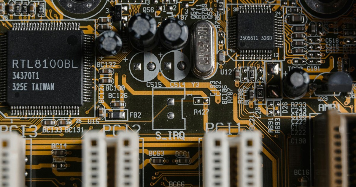 Intel Bets Billions on Chiplet Packaging to Compete in AI Era